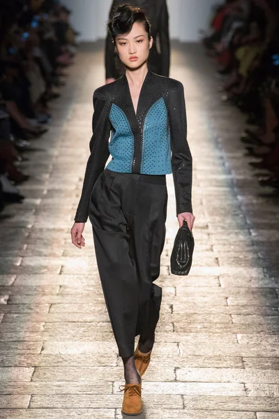Look 25